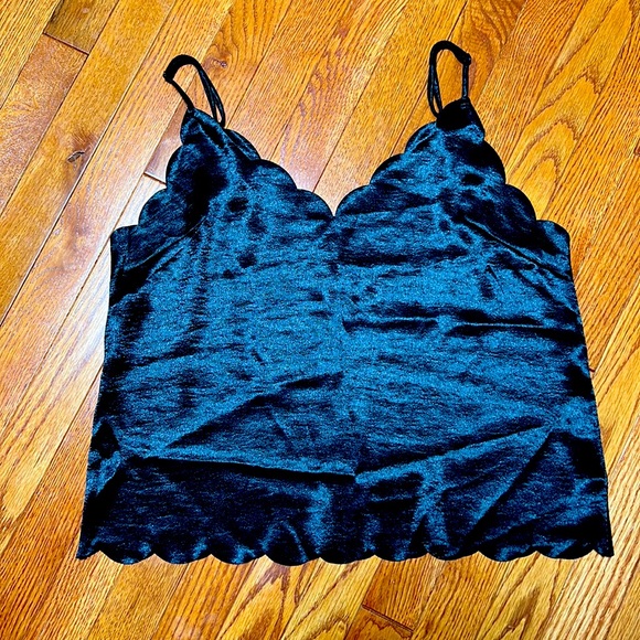 Scalloped BP tank - Picture 1 of 5